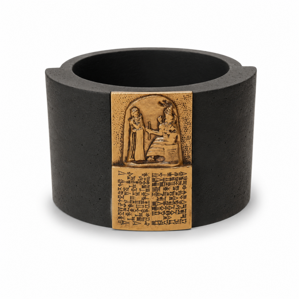Hammurabi Beyaz Kumtaşı (Altın Kaplama)
