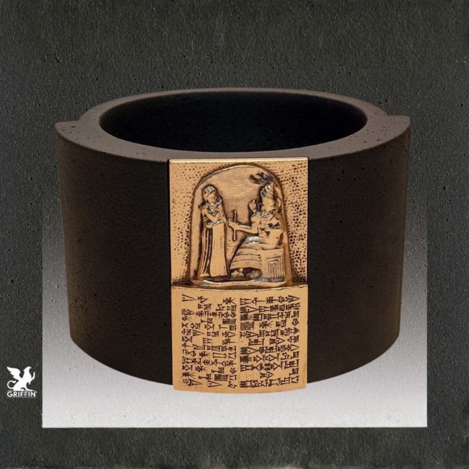 Hammurabi Beyaz Kumtaşı (Altın Kaplama)
